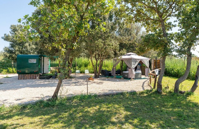 Caravana "Cocoon Insolite" con terraza privada y Wi-Fi