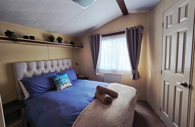 Caravan - Sleeps 4 & Free parking
