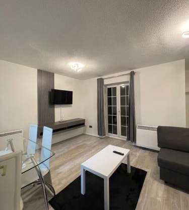 Cardiff bay apartment with parking