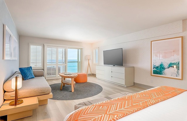 Carlsbad Beach Retreat! Panoramic Ocean View, Free Breakfast, Outdoor Pool