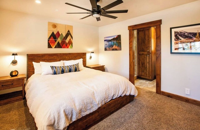 Carnelian Bay Hideaway | Fireplace, Hot Tub & Views!