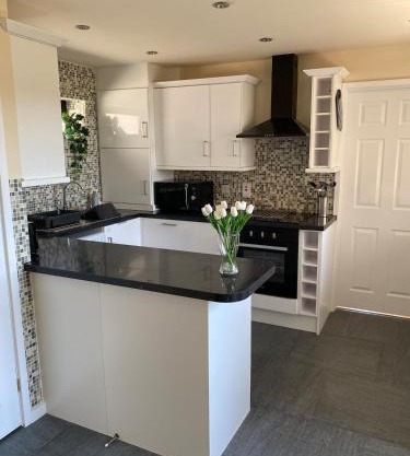 Carol,s Place Nr Bridgend, Porthcawl, Margam, Port Talbot Mins from J37 M4 sleeps 6