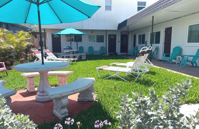 🎈Carousel Suites #2-Studio in Redington Shores - The Perfect Getaway!