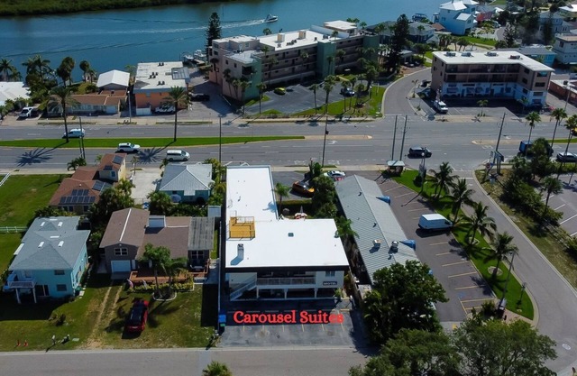 🏖️Carousel Suites #9 - Coastal Studio Steps to the Beach!