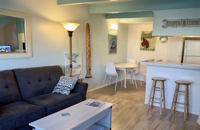 'Carpinteria Beach' condominio de un dormitorio una cuadra de la playa