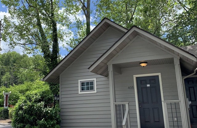 Carr's Northside Cottages