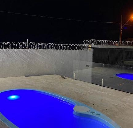 Casa amarela cantinho de lazer