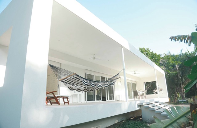 Casa Blanca Beachfront Paradise Garden