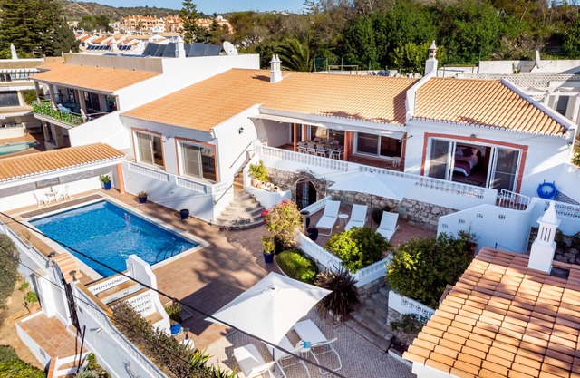 Casa Bom Porto Villa frente a la playa con piscina climatizada en Praia da Luz, Lagos