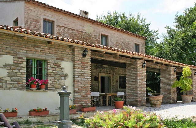 Casa junto al mar en una cala tranquila
