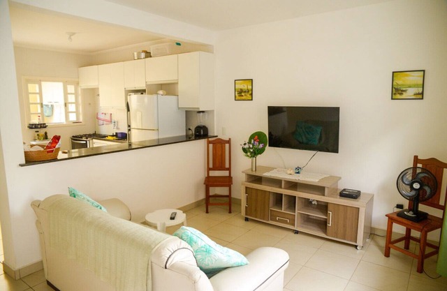 Casa c churrasq a 700m da Praia de Martim de Sá/SP