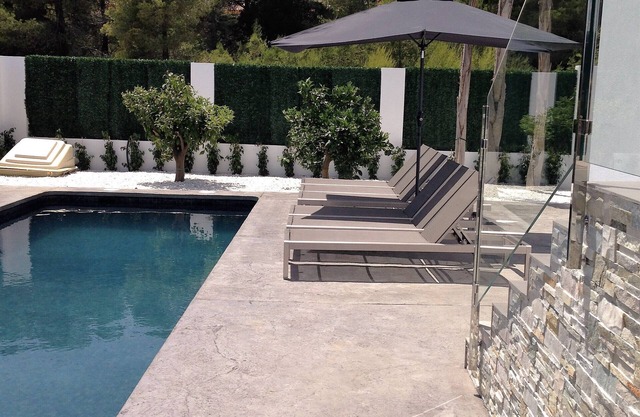 Casa Carisma: 5 dormitorios y 3 baños, 12 personas, piscina climatizada (24
