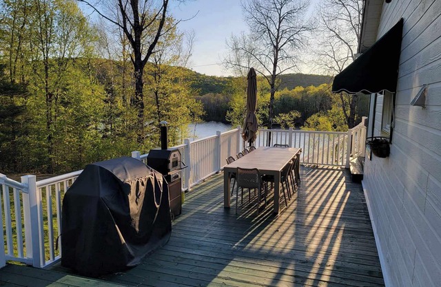 Casa Carpe - Lakefront property w/ fireplace & spa