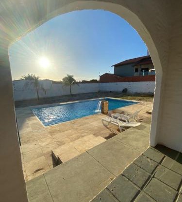 Casa com piscina próxima a praia de Águas Belas