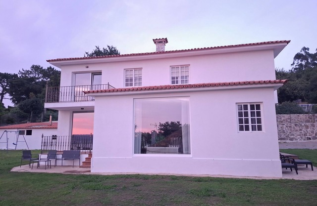 CASA CON VISTAS RÍA Y 1000M2 JARDÍN Y BARBACOA