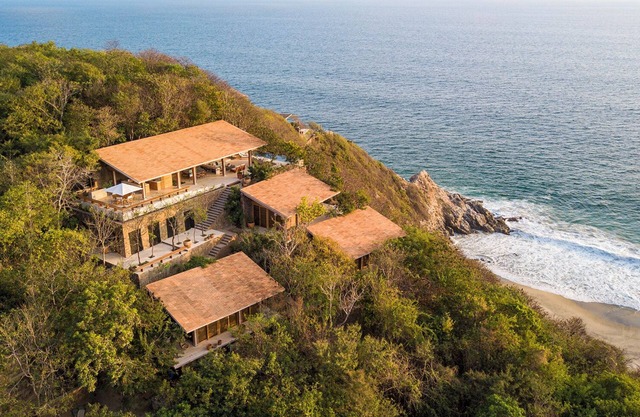 Spectacular beachfront private villa located at the bohimian jungle of Mazunte.