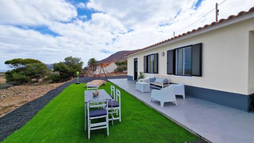 Casa da Ponta by Casas dos Lebre