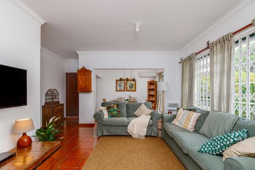 Casa de Colares - Sintra Beach Pool Surf Getaway Work and Play