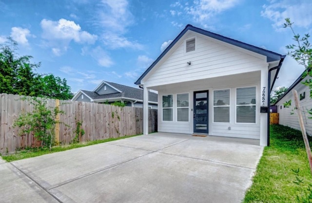 Casa de Nopales! Modern Mexican House with King Size Bed—10 mins from downtown!