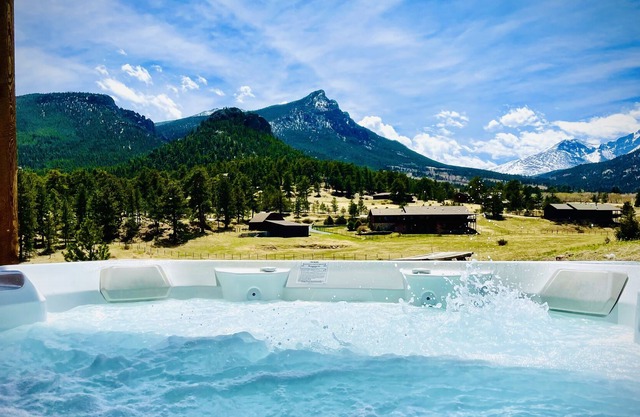 Casa del cielo: preciosas vistas de Twin Sisters, Longs Peak y Lily Mountain. - EV # 3212
