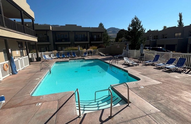 Casa Del Mila Oro Resort - Lakefront Townhouse #107