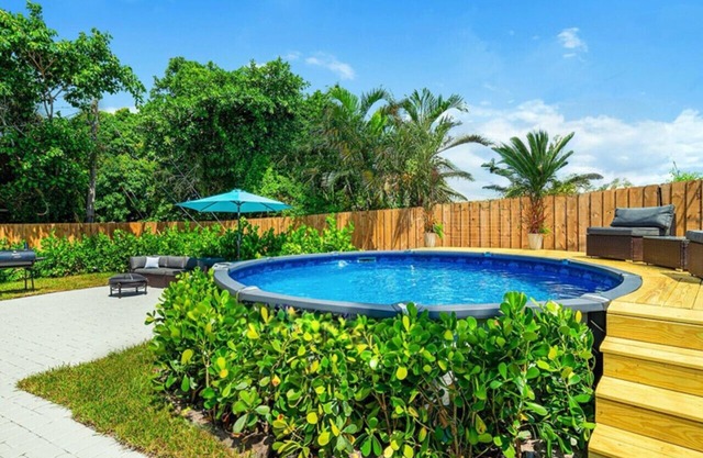 Casa del Sol - Heated Pool, Mins to Beach and DT
