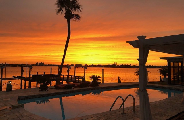"CASA Dolphina" Private Luxury opinión de la costa de St. Pete Beach y el Golfo de México