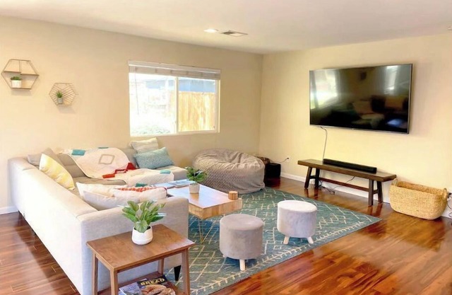 Casa Familia - 4-br modern family home w/saltwater pool & spa