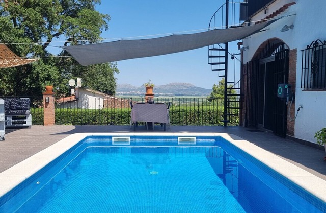 Casa Feliç, acogedora casa española en una urbanización tranquila.