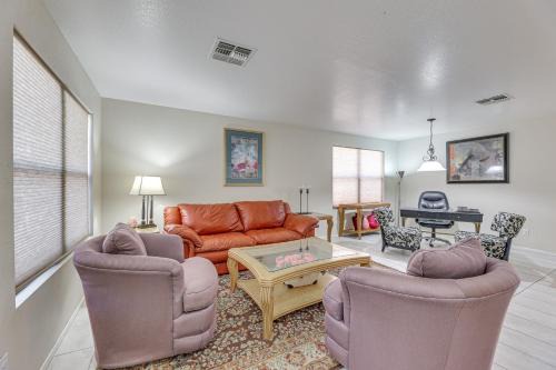 Casa Grande Home Near Golf, Dining and Shops!