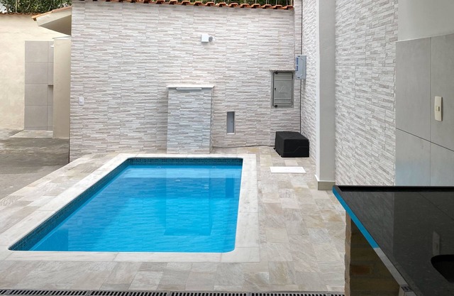 Casa con 4 suites, 4 espacios, en Praia de Boiçucanga, a 200 metros de la arena.