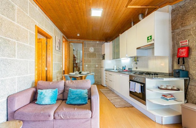 Casa Rústica T2 com Salamandra e Cozinha - Seia - Serra da Estrela - Casa do Loureiro II