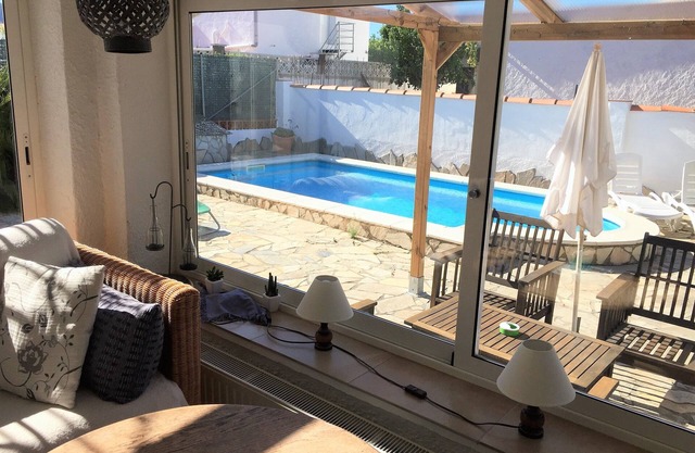 Acogedora casa de vacaciones con piscina privada en una tranquila zona residencial