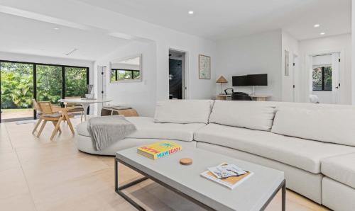 Casa Siesta- Hot tub Home Gym and Modern Design