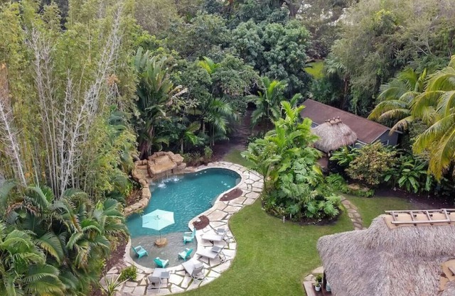 Casa Tropical 4 Bed 2.5 w/Heated Pool Miami & BBQ