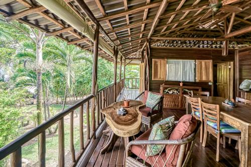 Casa Verde, Casa Aviari, Contiki