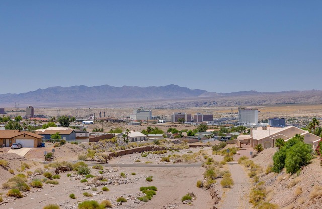 Casa Vista' Bullhead City Home w/ Patio + View!