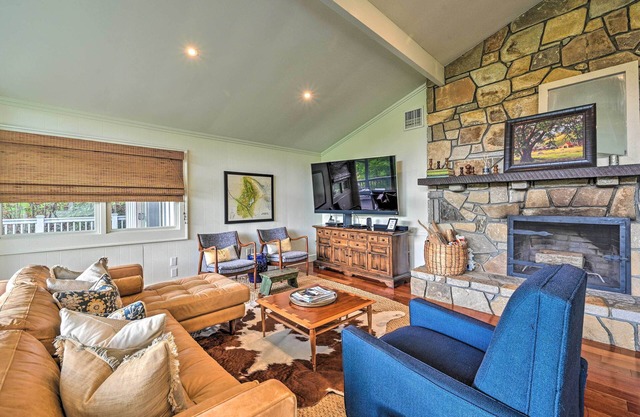 Cashiers Retreat w/ Fireplace & Mtn Views!