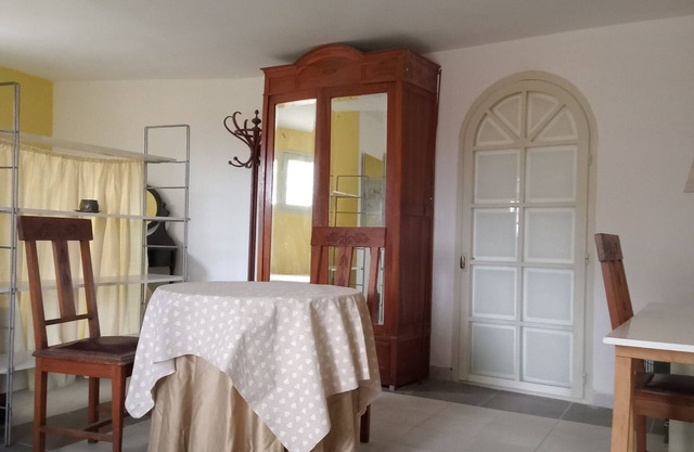 Casita Amarilla, soleada e independiente.