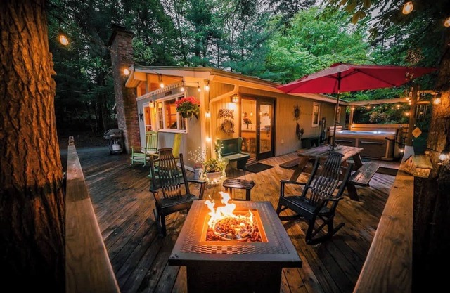 The Catskill Chalet- Romantic Escape w/Hot Tub