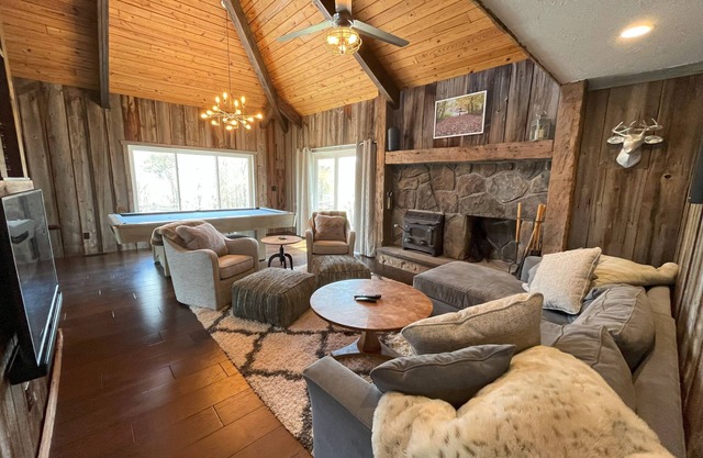 Catskills Updated Cabin from Experienced Hosts - Monthly Availability