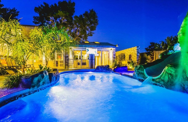 ¡Casa espaciosa de 9DB / 8BA con piscina estilo centro turístico!