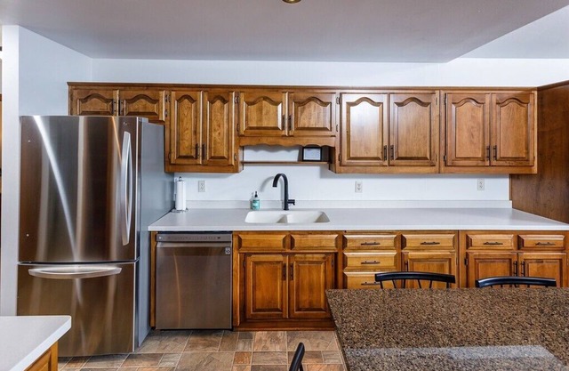 Cedarview Hideaway - Sleeps 10, Wooded Lot