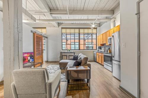 Central 1 BD Loft l Downtown l Parking l Sofa Bed