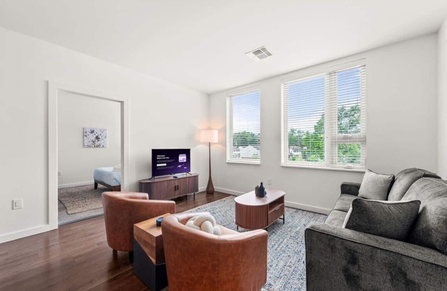 Central 2BR Near Clinic, CWRU & Museums