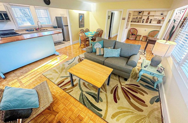 Central Location Beach Access BBQ Patio Cottage