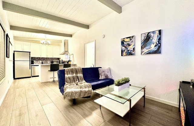 Central Location + Parking + AC + Kitchen + Wi-Fi 6