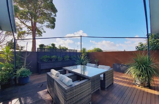 Central - Private and Quiet King Suite Unit