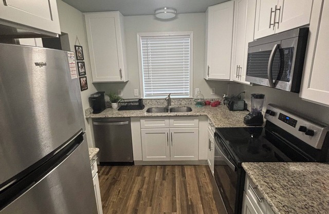 . Central to OLOL hospital 5 mins. Perkins Rowe Shopping 6 mins, LSU 15 mins..