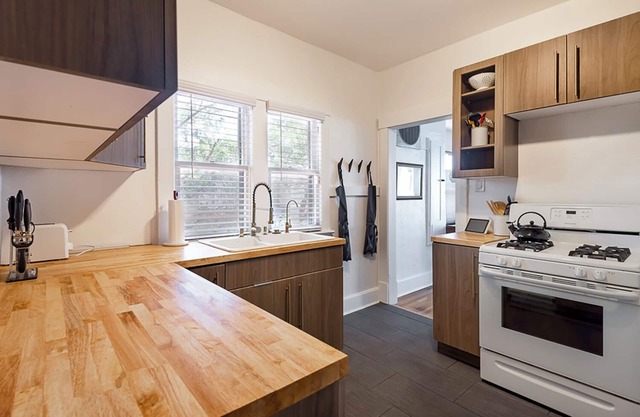 Centrally Located Remodeled Bungalow near Nob Hill, UNM, Hospitals & Film Studio